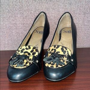 Sofft Aldora leopard print tassel pumps with tassels and gold tone accents. 7.5m